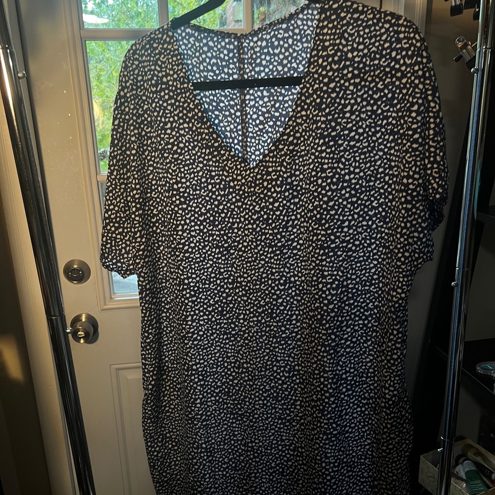 V neck dress